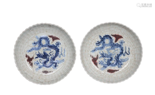 PAIR OF BLUE & WHITE AND UNDERGLAZE-RED 'DRAGON'