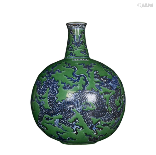 GREEN-GLAZED AND BLUE & WHITE 'DRAGON' FLAT VASE