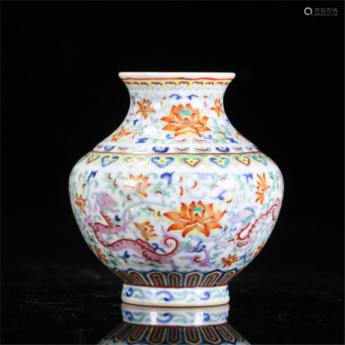 A CHINESE GUAN-STYLE GLAZED FAMILLE ROSE PORCELAIN JAR
