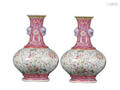 FAMILLE-ROSE 'LOTUS' HANDLED VASE