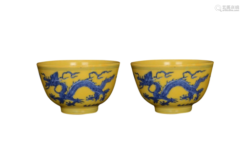 PAIR OF YELLOW-GLAZED BLUE & WHITE 'DRAGON' CUPS