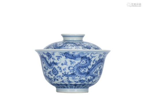 BLUE & WHITE 'DRAGON' COVERED CUP