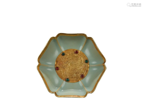 GOLD-MOUNTED RU WARE CHARGER