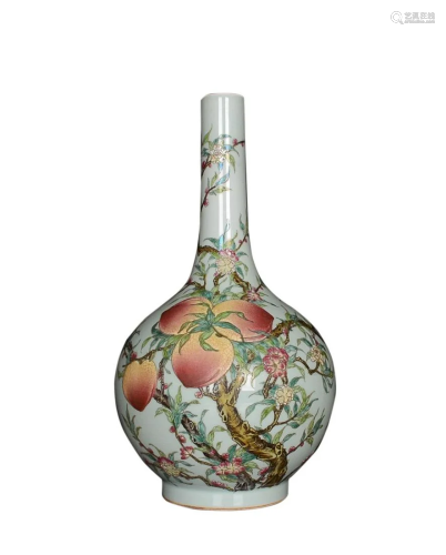 CELADON -GLAZED AND FAMILLE-ROSE 'PEACH' LONG-NECK