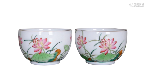 PAIR OF FAMILLE-ROSE 'LOTUS' CUPS