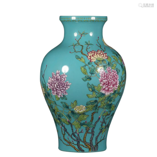 GREEN-GROUND FAMILLE-ROSE 'PEONY' ZUN VASE