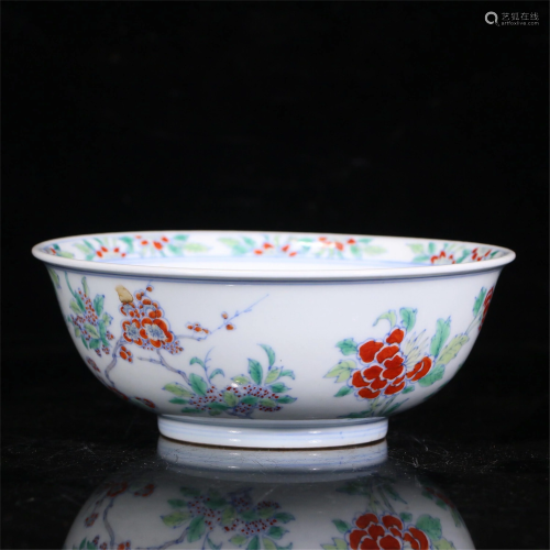 A CHINESE FAMILLE ROSE PORCELAIN FLOWERS PATTERN BOWL