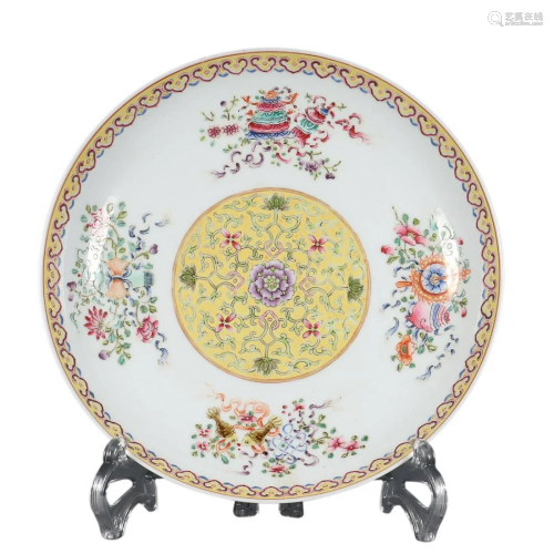 FAMILLE-ROSE 'FLORAL AND ASHTAMANGALA' CHARGER