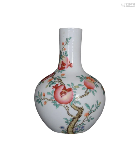 FAMILLE-ROSE 'POMEGRANATE' GLOBULAR VASE