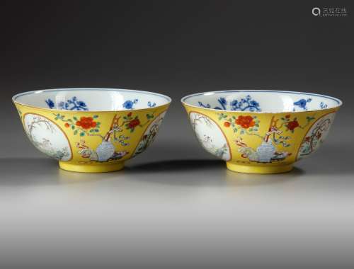 A FINE PAIR OF YELLOW-GROUND FAMILLE ROSE 'MEDALLION' BOWLS,...