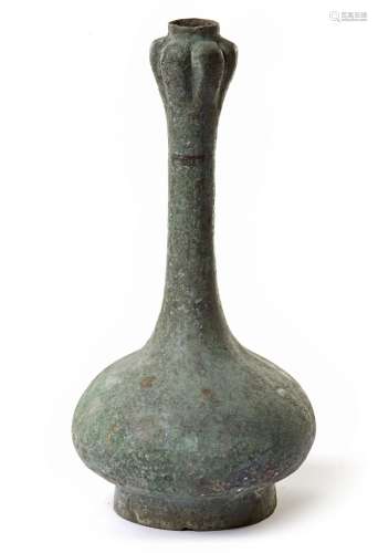 A CHINESE BRONZE GARLIC TOP BOTTLE VASE, HAN DYNASTY OR LATE...