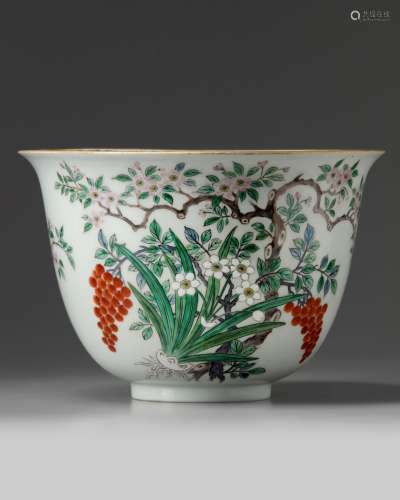 A LARGE JAPANESE 'FLORAL' BOWL, 19TH CENTURY