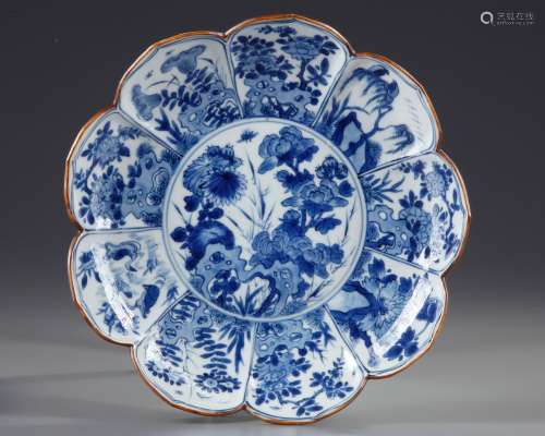 A CHINESE BLUE AND WHITE 'LOTUS' DISHE, KANGXI PERIOD (1662-...