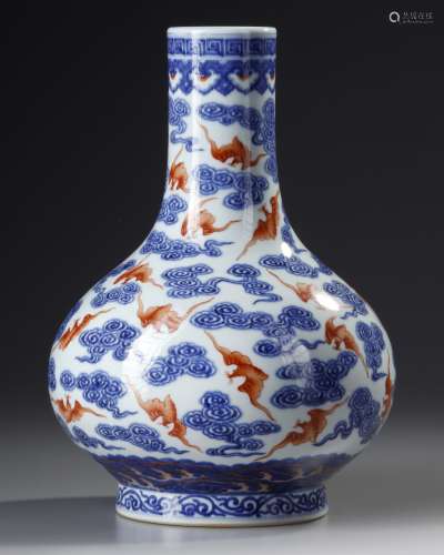 A BLUE AND WHITE AND IRON-RED DECORATED ‘BAT VASE, 20TH CENT...