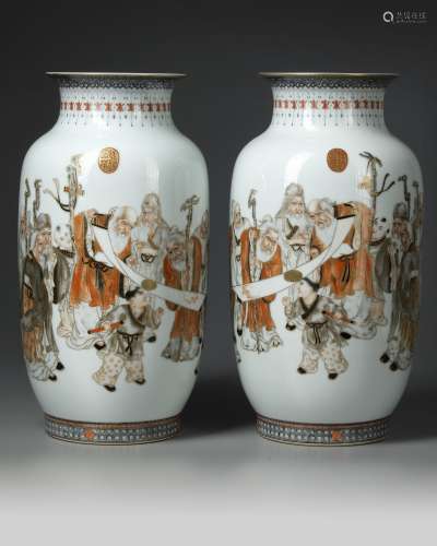 A PAIR OF CHINESE VASES, REPUBLIC PERIOD (1912-1949)