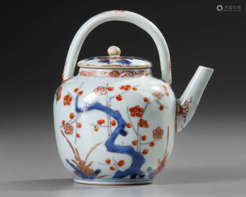 A JAPANESE IMARI TEAPOT AND COVER, EARLY 18TH CENTURY