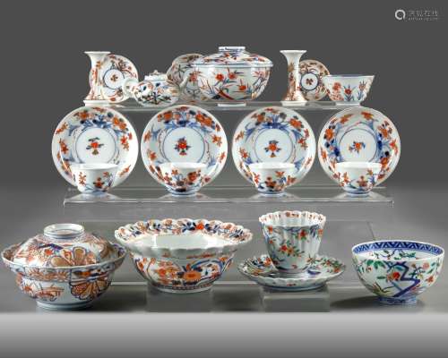 A LOT OF GROUP OF TWENTY ONE JAPANESE IMARI ITEMS, 17TH CENT...