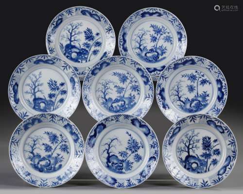 A GROUP OF EIGHT CHINESE BLUE AND WHITE PLATES, KANGXI (1662...