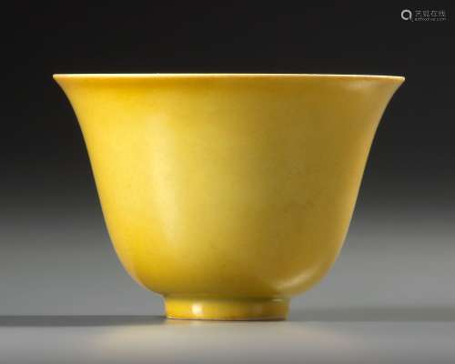 A CHINESE LEMON YELLOW-GLAZED CUP