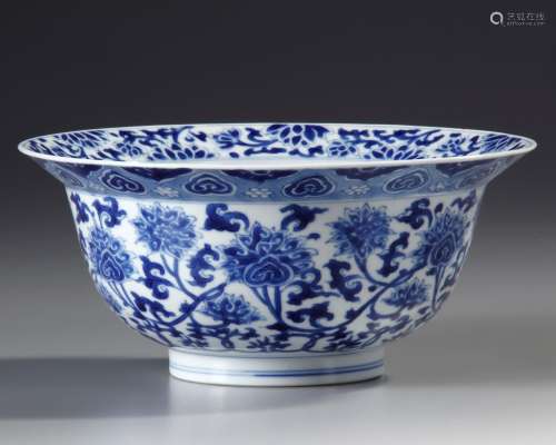 A CHINESE BLUE AND WHITE KLAPMUTS BOWL, KANGXI (1662-1722)