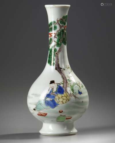 A CHINESE FAMILLE VERTE VASE, 19TH - 20TH CENTURY