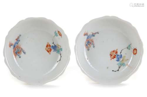 A PAIR OF JAPANESE KAKIEMON DISHES, 17TH CENTURY