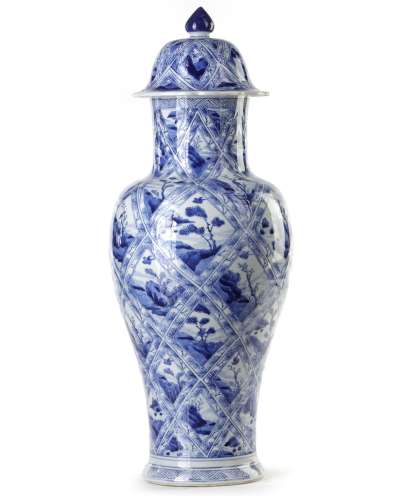 A LARGE CHINESE BLUE AND WHITE JAR AND COVER, KANGXI PERIOD ...