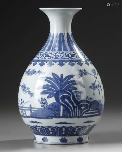 A CHINESE BLUE AND WHITE VASE, 19TH CENTURY