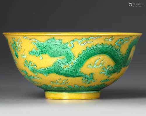 A CHINESE YELLOW-GROUND GREEN-ENAMELLED DRAGON' BOWL,QING DY...