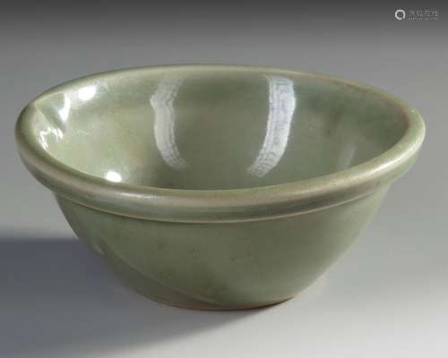 A CHINESE LONGQUAN CELADON BOWL, MING DYNASTY (1368-1644)