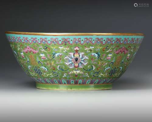A LARGE FAMILLE ROSE GREEN-GROUND BOWL
