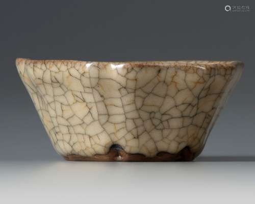 A CHINESE SMALL CRACKLE-GLAZED FLORIFORM WASHER 18TH-19TH CE...