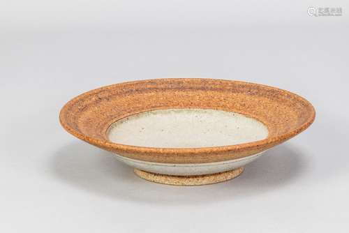 ROBIN WELCH (1936-2019); a stoneware footed bowl with mottle...