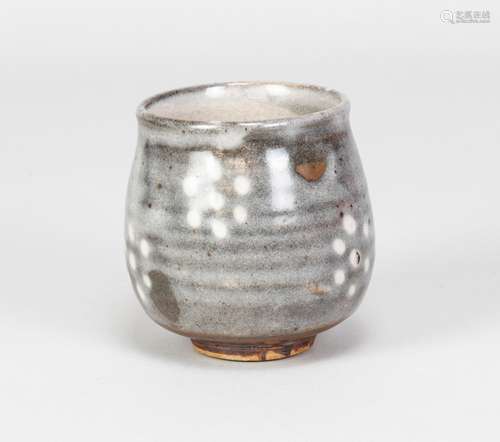 HENRY HAMMOND (1914-1989); a stoneware yunomi with white dot...