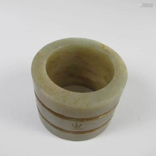 Asie. Chine. Cong cylindrique à trois registres. Jade néphri...