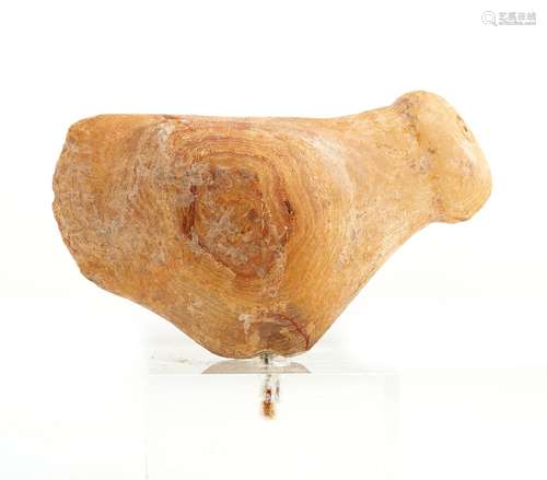 Grande statuette animale en calcite rubanné. Asie orientale,...