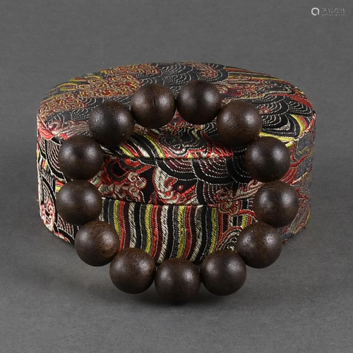 A DALAGAN 'CHENXIANG' BEADED BRACELET