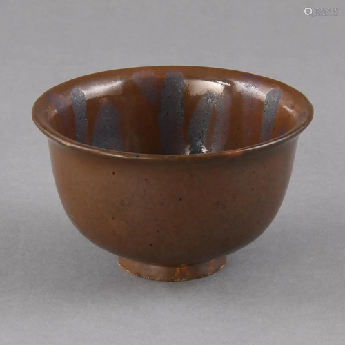 A YAOZHOU PERSIMMON-GLAZED DEEP BOWL