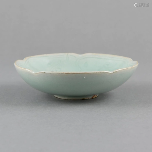 A CARVED 'LONGQUAN' CELADON 'FOLIATE' DISH