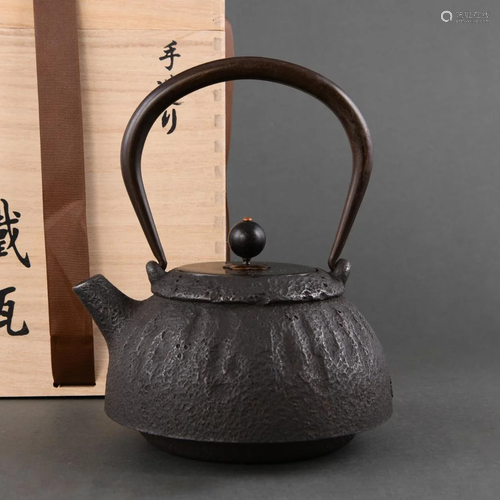 A JAPANESE ANTIQUE CAST IRON TEA KETTLE