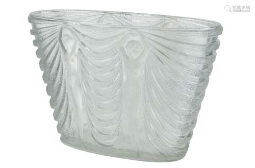 R. LALIQUE Vase Terpsychore Dit aussi 4 figurines drapées Mo...