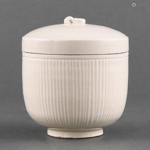 A FINELY 'DING' RIBBED JAR AND COVER