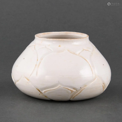 DINGYAO CARVED 'LOTUS' WATERPOT