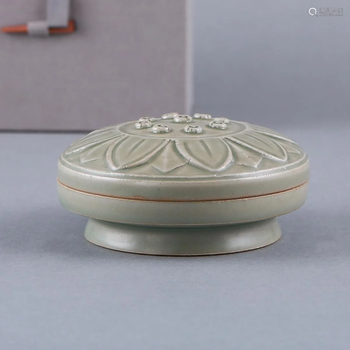 A YUE 'LOTUS' COSMETIC BOX AND COVER