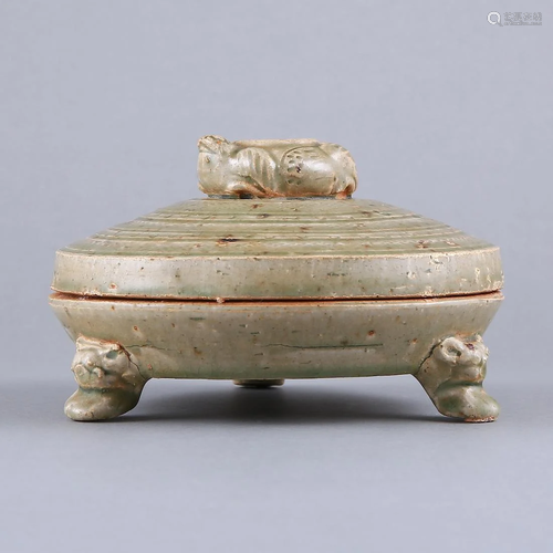 A 'YUE' CELADON TRIPOD INKSTONE AND COVER