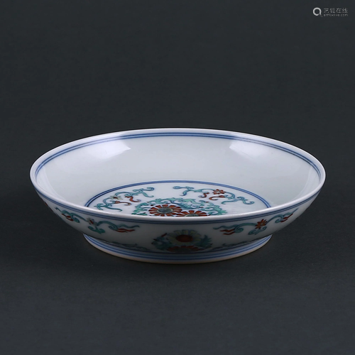 A RARE 'DOUCAI' 'FLORAL' DISH