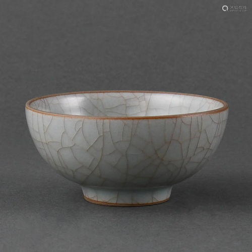 A SMALL GUAN-TYPE BOWL