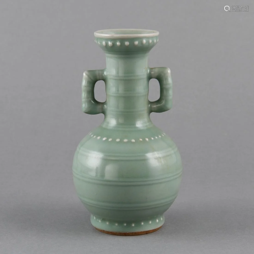 A 'LONGQUAN' CELADON HANDLED VASE