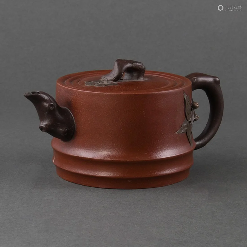 AN YIXING TEAPOT SIGNED GUJINGZHOU