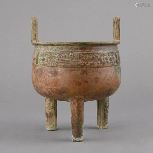 A BRONZE RITUAL TRIPOD VESSEL, DING